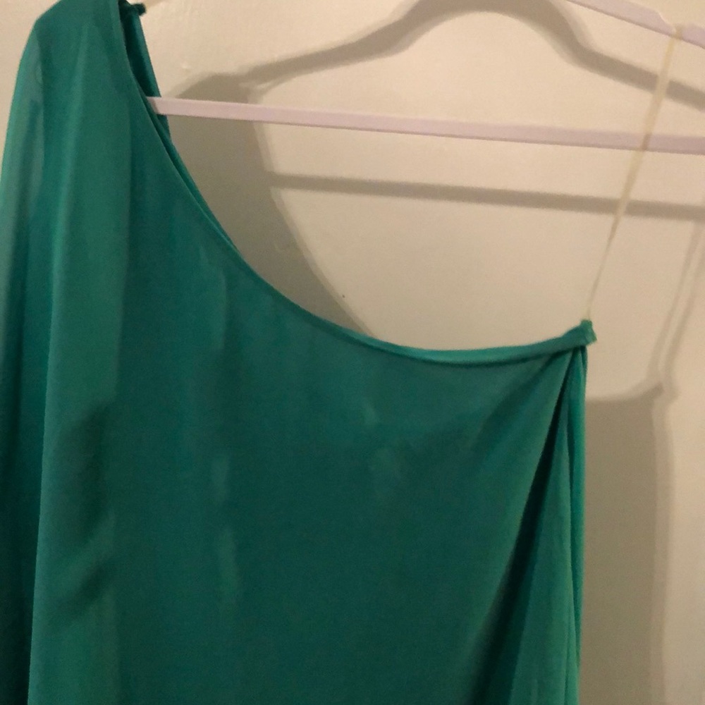 Beautiful sheer top - Picture 2 of 5